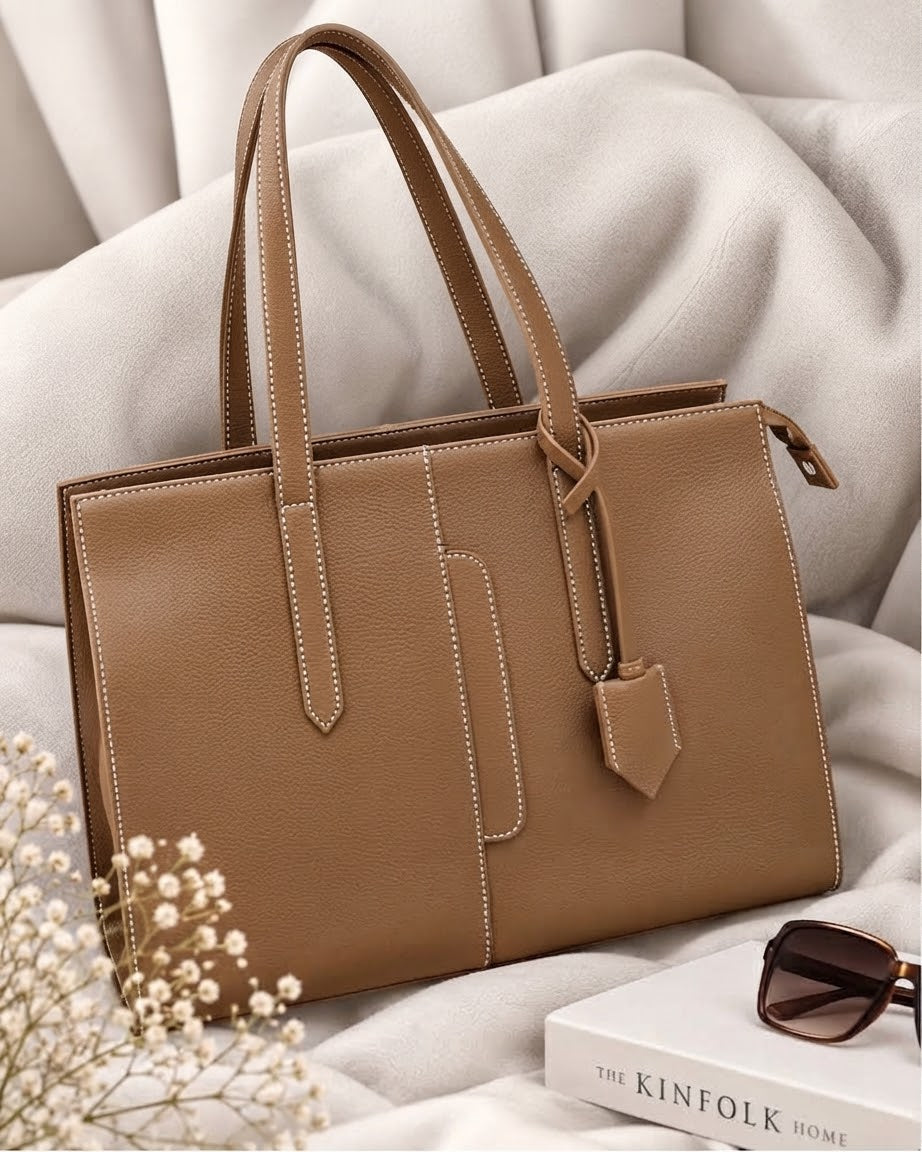 Elegant structured tote bag in tan